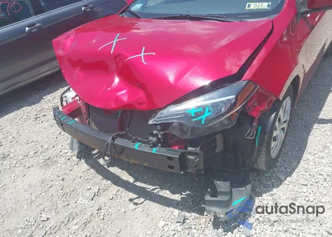 2018 Toyota Corolla Le z USA, uszkodzony, nr VIN 2T1BURHE4JC970426